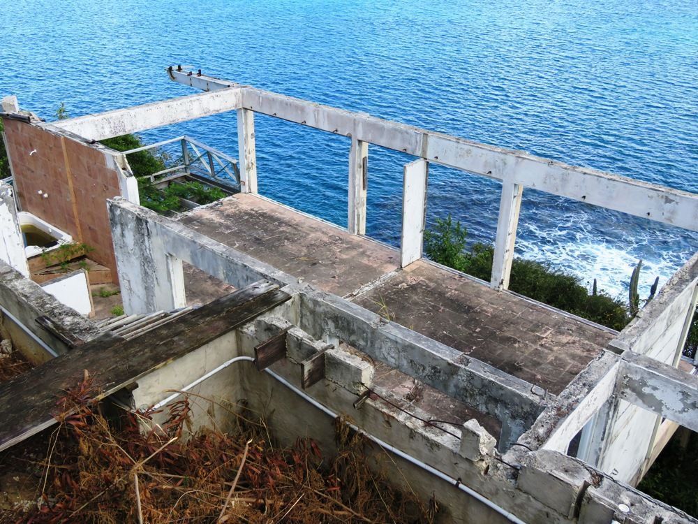 davidjonesvi's tweet photo. https://t.co/p1Ho6sSmeu

MAGENS BAY WATERFRONT HOME SITE

Spectacular location, private, one full acre, gated.  Foundation in place

$350K https://t.co/djaJbWI7Sf