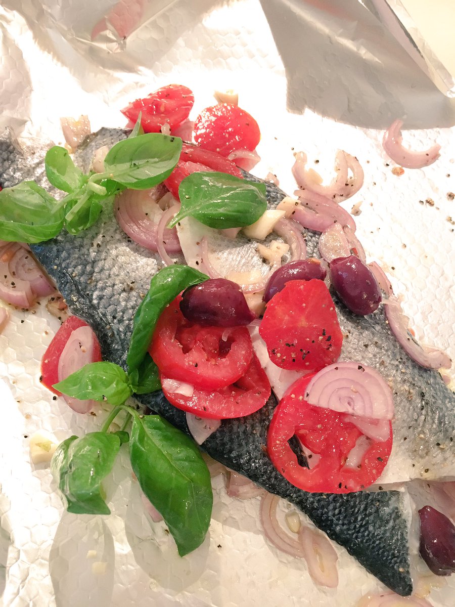 karinabaldry3's tweet photo. Following #healthylifestyle #Mediterraneandiet is the best! #fishtonight #Foodiechats #FoodieFriday #dinnertime https://t.co/gChWxrnlaC