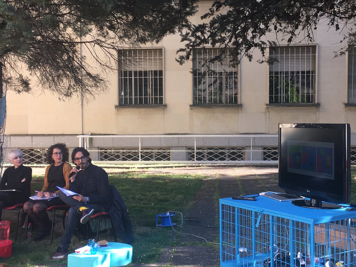 Empezamos con <a href="/RafaelCubillo/">Rafael Cubillo Bravo</a> que nos habla de pantallas como muros y como reflejos, pantallas que cambian la forma de habitar #COCA17