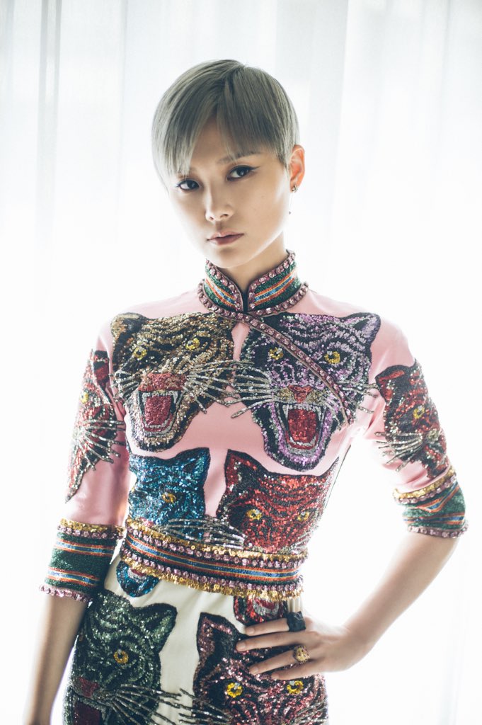 LiYuchun_Studio's tweet photo. Chris Lee completed her look in Gucci pale pink &amp; white duchess silk dress with multi-color beaded cat patches.#LorealParis #LiYuchun https://t.co/2VnzMGxkUi