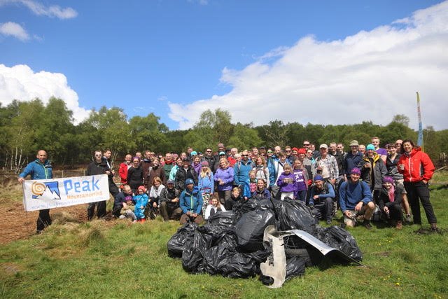 Army of outdoor enthusiasts harvest a panda’s worth of rubbish from the Peak District thebmc.co.uk/army-of-outdoo…