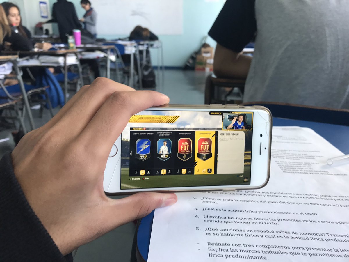 ReyesLife17's tweet photo. @DjMaRiiO_90  viendo tu directo cruck en clases ⭕️ https://t.co/VyVn5C4hF2