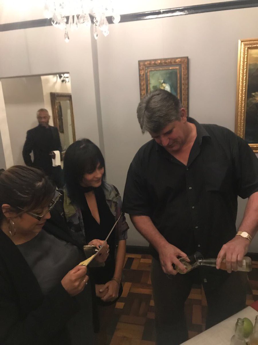 degrendelwines's tweet photo. Charles giving our guests a taste of OBEX cider at @The_Bromwell. https://t.co/fYROvytxx6
