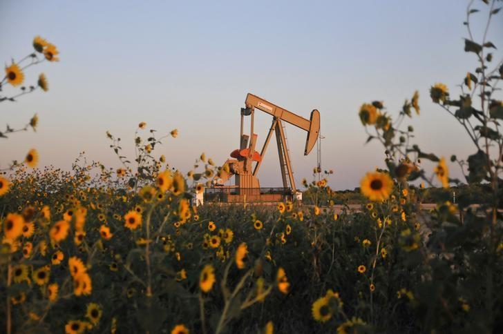 petrolympic's tweet photo. #Oil heads for second week of gains as #output cut extension expected #opec https://t.co/0pRUJwJka6 https://t.co/VDFSrpENiU