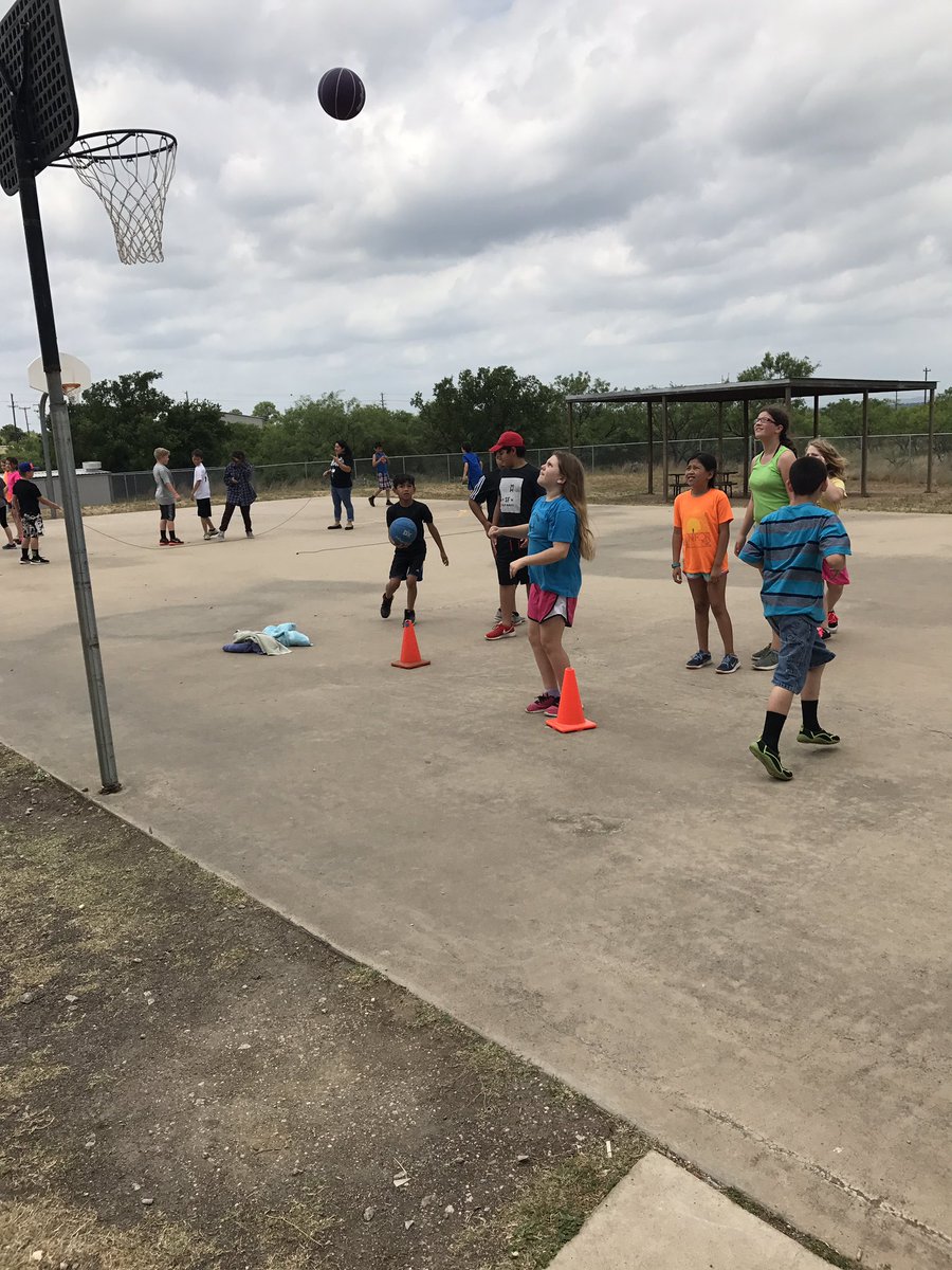kellam_hles's tweet photo. Field Day @ HLES! Yea https://t.co/WxX0SNaaWQ