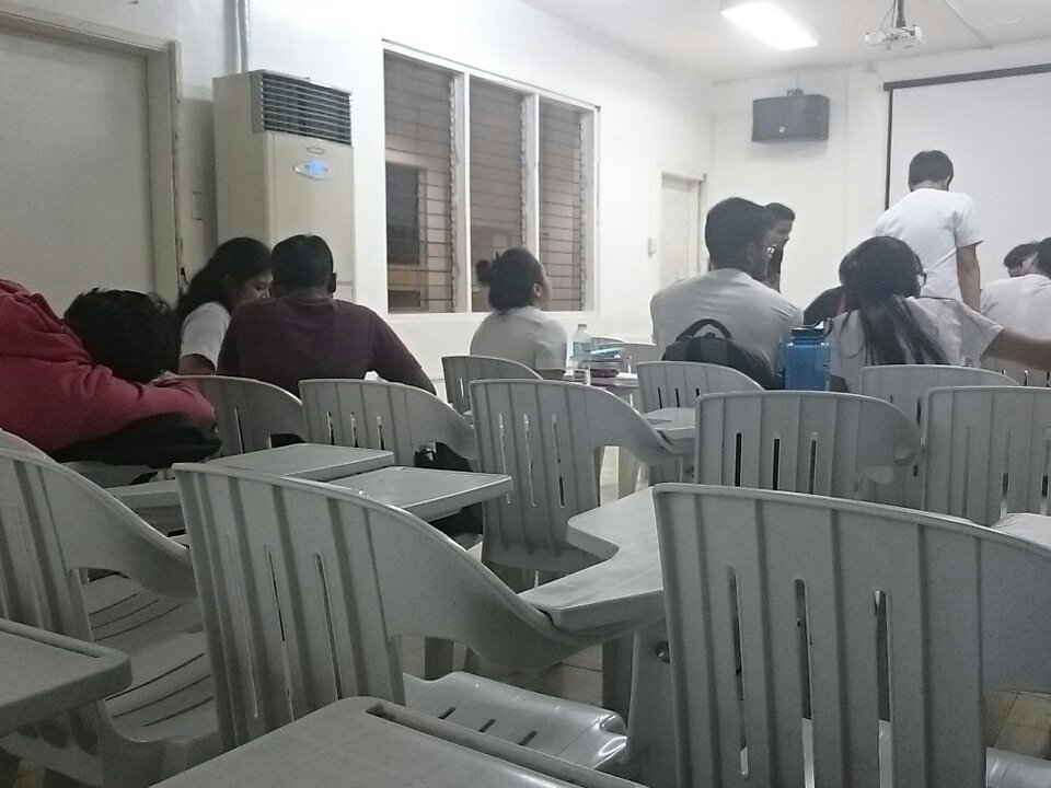 Mhakoyy's tweet image. Still up for research 😶😐😁
#FinalEditing #PharmacologySymptoms
#ResearchBuddies #WhatIsSleep ? 
Time check 01AM 🕯💊