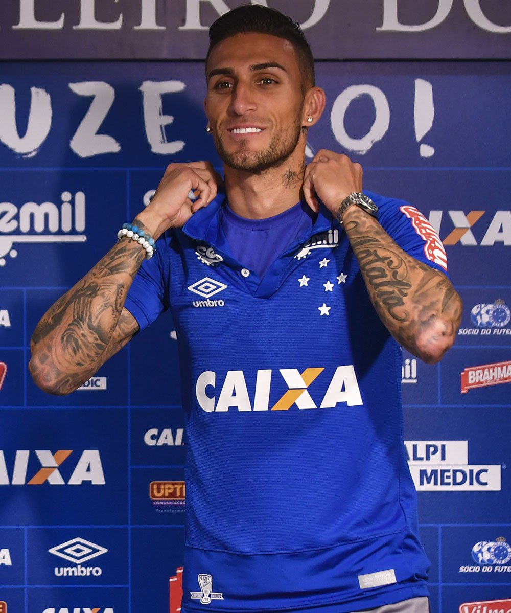Cruzeiro's tweet photo. Rafael Marques tem nome publicado no BID e pode estrear pela Raposa.

https://t.co/QW8M3iefIf https://t.co/hCq11E9Wwn