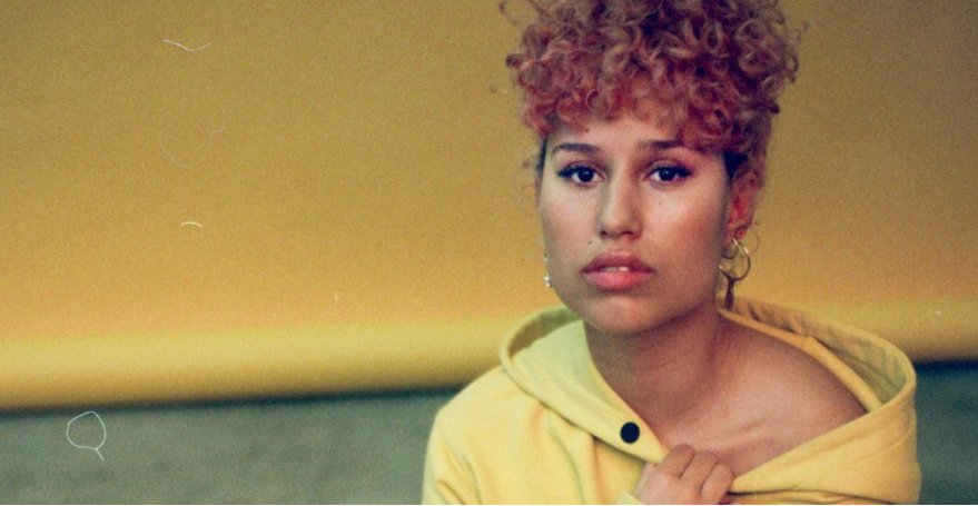 extrauditory's tweet image. Watch @RAYE give the middle finger to club queue prejudice in the video for new single "The Line" extrauditory.co.uk/single-post/ra…