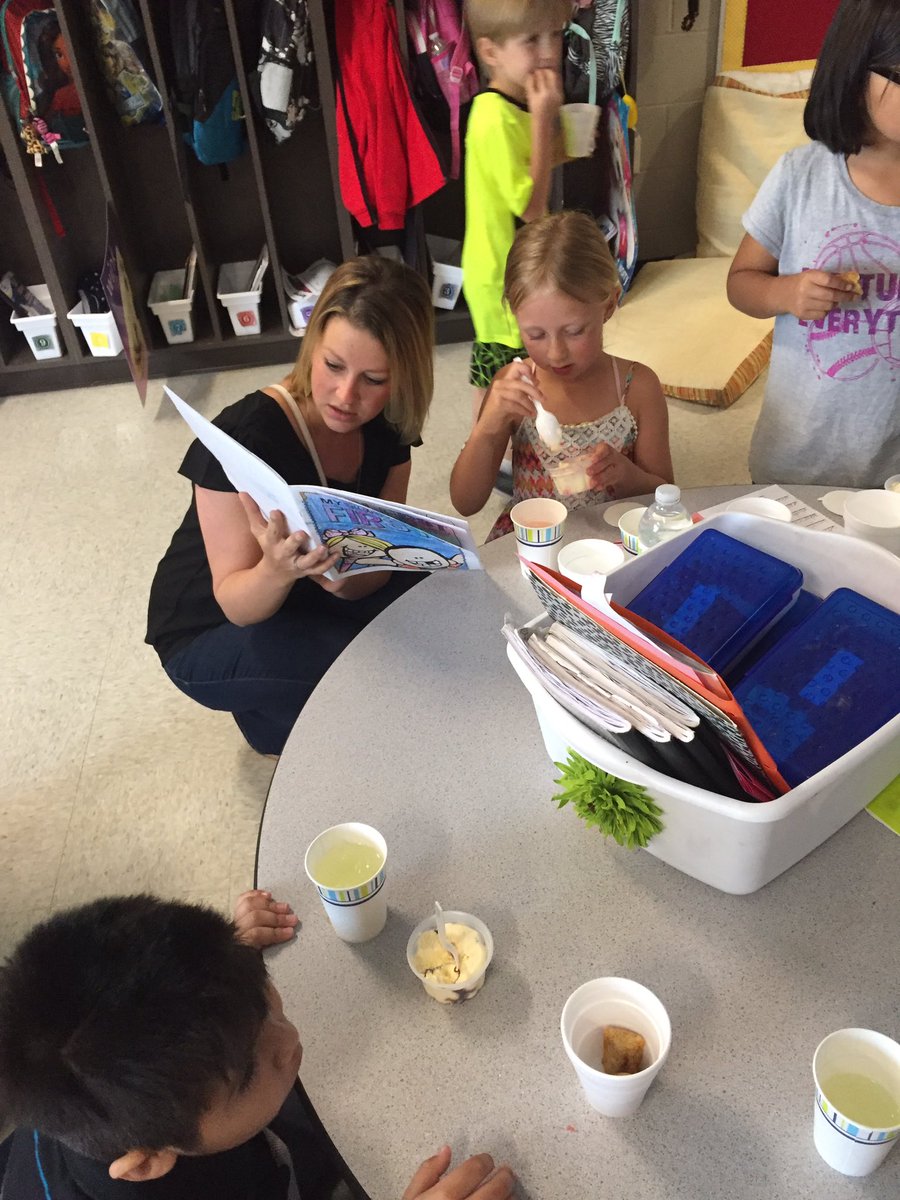 KSchultzSPE's tweet photo. Such a fun afternoon at our writing expo! https://t.co/aiNlmlp3Nv