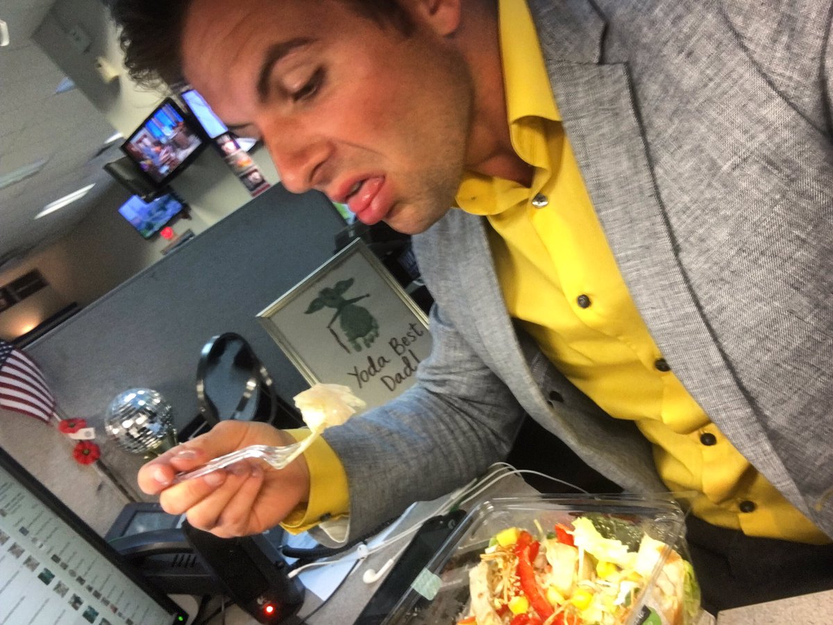 JBrannanLive's tweet image. #saladfriday hypothesis: God made garbage lettuce so that we think regular lettuce tastes good.... #wheresmyburger #iwantpizza