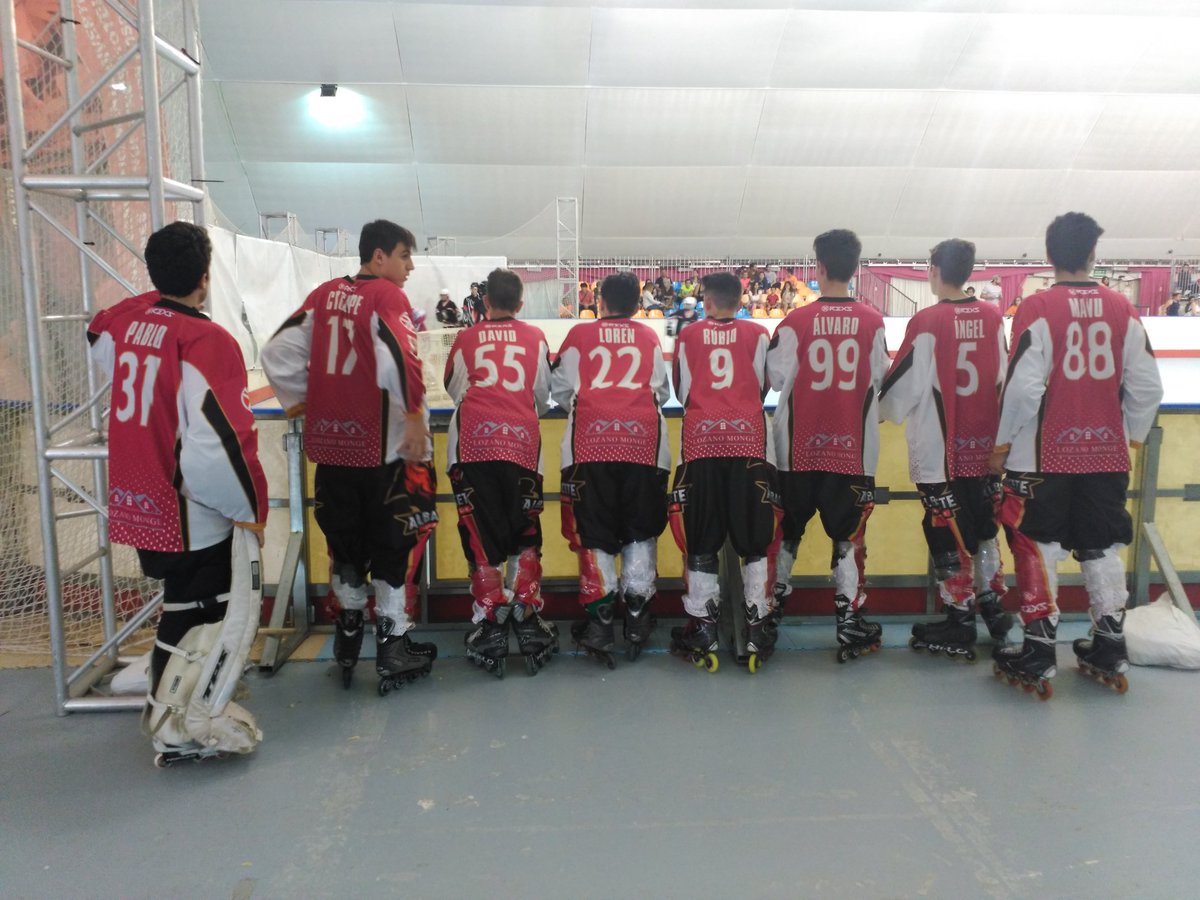 RexsSport's tweet photo. La larga espera antes del debut en el Cto de España @HockeyAlbatcete
#hocheylinea #equipaciones https://t.co/6qkFKp3ZNG