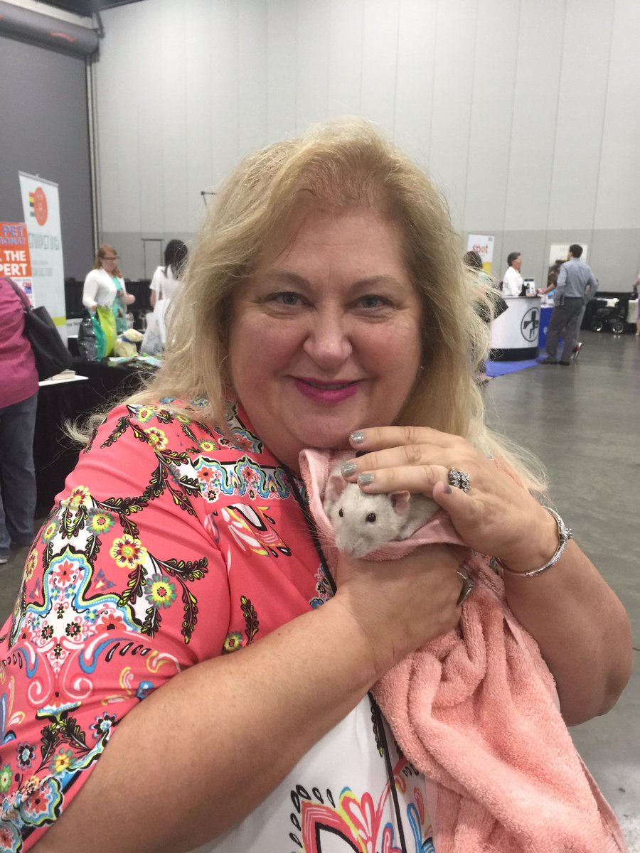 FreeRaisedPets's tweet image. #BlogPaws - I learned rats are not scary