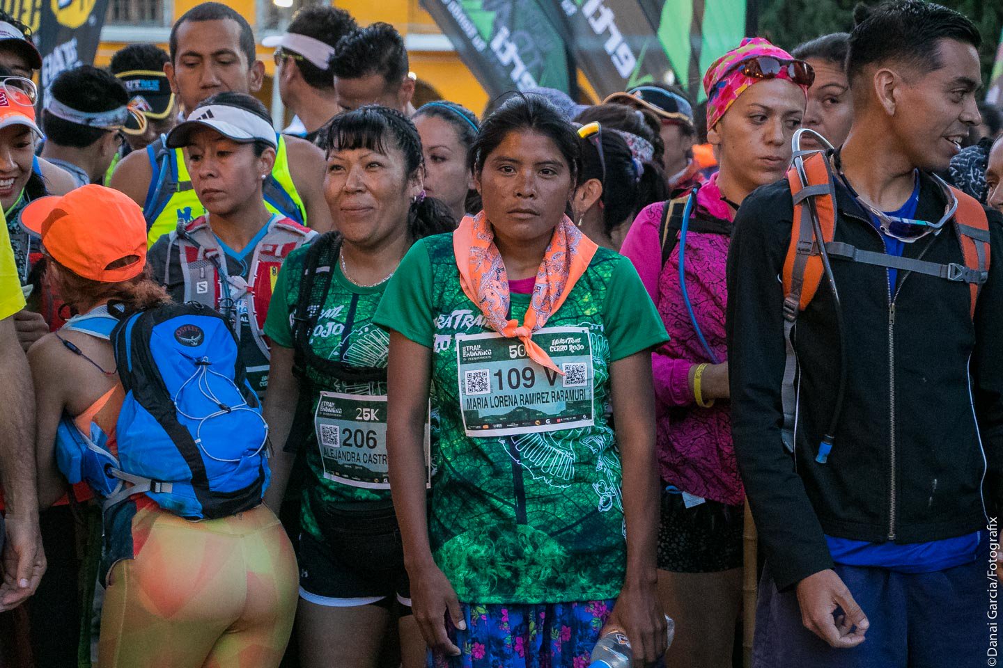 Народ мексики 5 букв. Племя тараумара марафон. Женщины из племени тараумара. Мексиканский марафон.