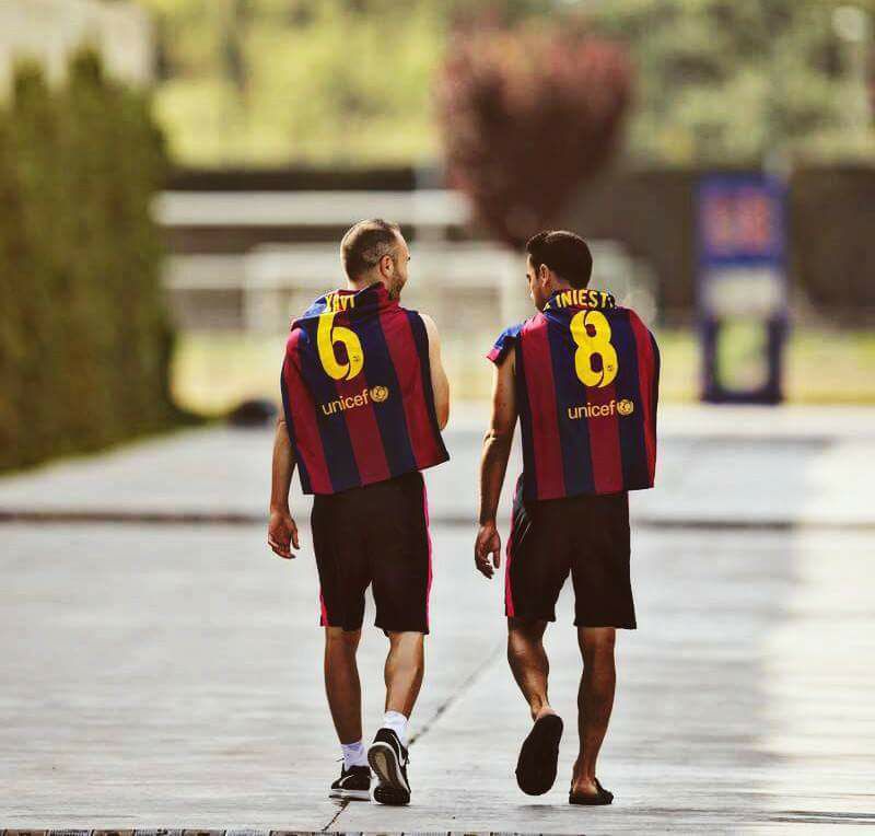 MotivacionesF's tweet photo. Periodista: "Tú siempre sabías que hacer con la pelota". 

- Xavi: "Y si no lo sabía, se la daba a Iniesta" https://t.co/GPKCh7e3Wo
