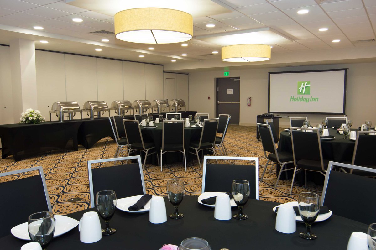 UniversityHotel's tweet image. Our brand new, renovated Meeting Space is perfect for receptions, banquets, meetings &amp;amp; more! Schedule a tour now (352) 376-1661 #WhyILoveGNV