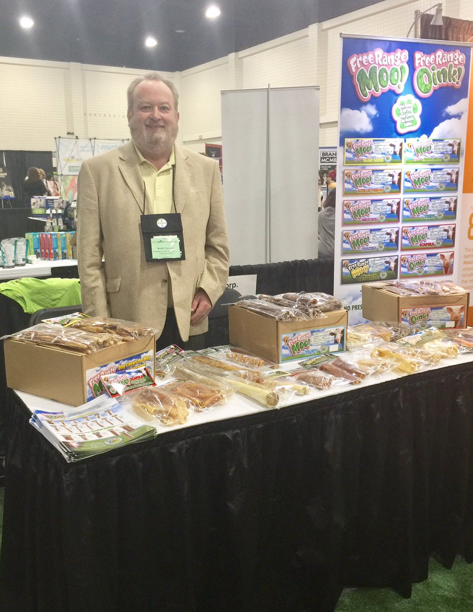 FreeRaisedPets's tweet image. #BlogPaws Promoting natural dog treats and chews to the amazing world of pet bloggers