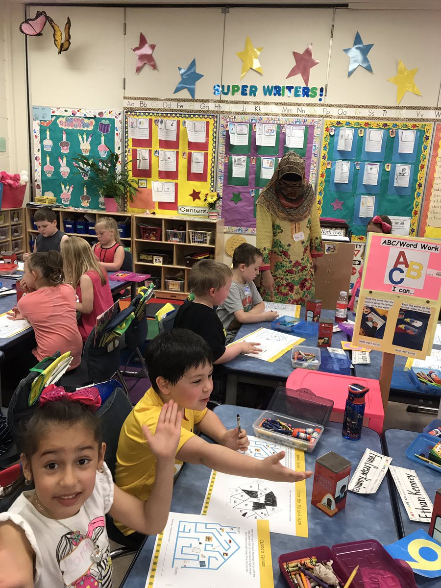 miss_erinsexton's tweet photo. My students loved Junior Achievement! Our volunteers were amazing! #SSSct https://t.co/bPwLFFnFmj