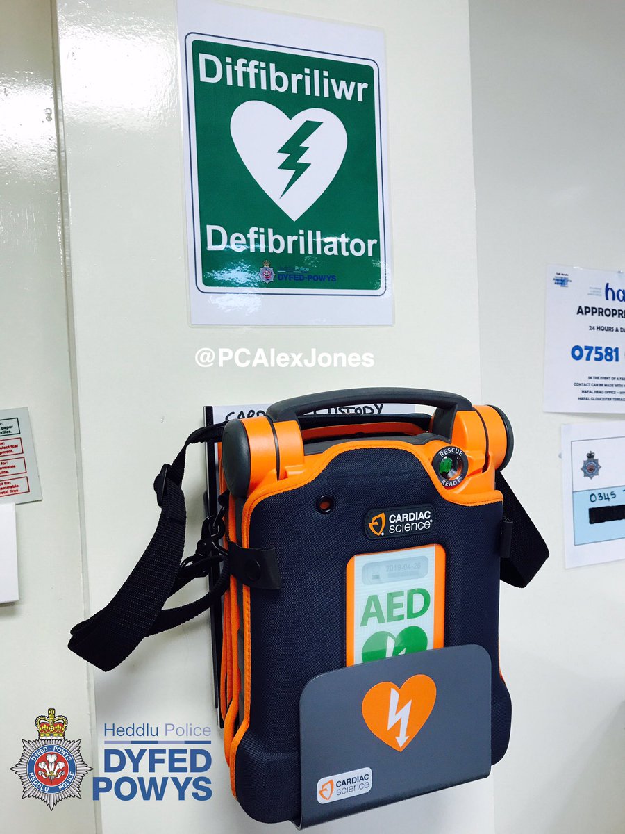 PCAlexJones's tweet photo. The Last New Defibrillator at Cardigan Custody Unit. #AED #defibrillator #diffibriliwr #powerheartg5 @Cardiac_Science @Cardigan_NPT https://t.co/Z5l9wIH5DS