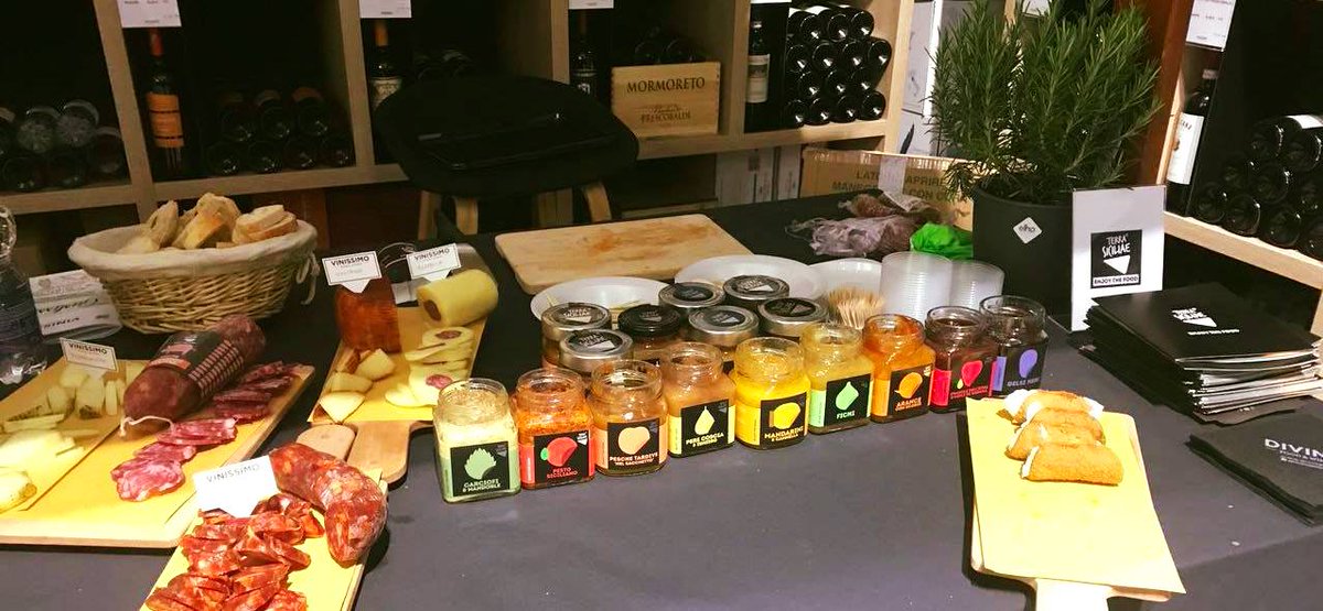 TerraSiciliae's tweet photo. #degustazione 2^ edizione di #Vinissimo
#ItalianGourmet, abbiamo portato l'eccellenza siciliana insieme ad altri produttori.
#terrasiciliae https://t.co/P4DvKn3qRL