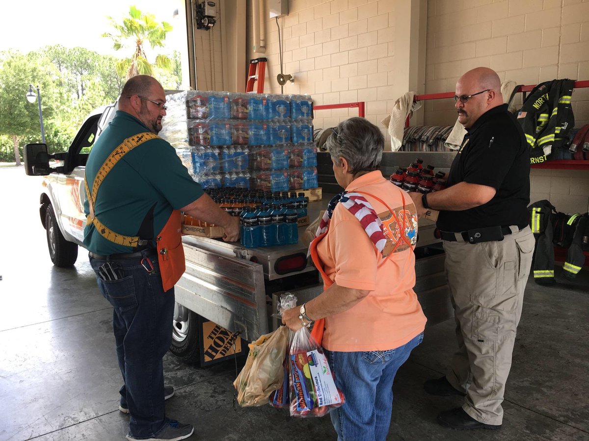 CityofNorthPort's tweet photo. Home Depot employees unloading donated water for first responders involved with the #raintreefire. The latest this evening on @mysuncoast! https://t.co/Ll63wYmzBT