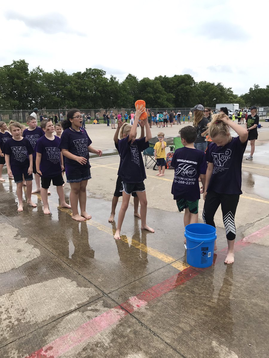 LeeFoxes's tweet photo. Afternoon of fun! Lee Field Day 2017 @LeeElementary1 @CaddoMillsISD https://t.co/wLzkXlSkJq