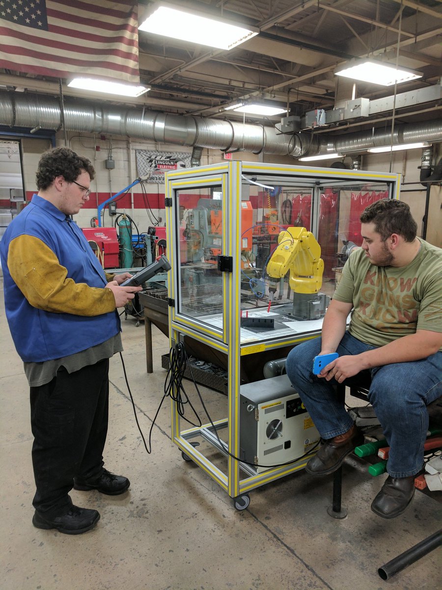 TollesRAMTEC's tweet photo. Welding seniors gaining multidisciplinary experience on FANUC Industrial Robots @tolleswelding  @TollesTech https://t.co/O9cyK5MbCt