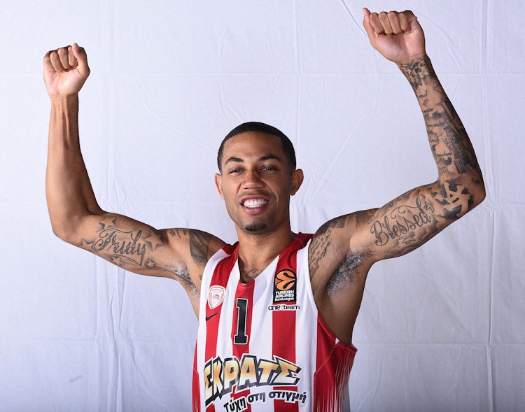 EuroleagueGurus's tweet photo. .@ErickGreen's triple with 42 seconds was 14th triple for @olympiacosbc tonight, tying a single-game Final Four record. #CSKOLY #F4GLORY https://t.co/JFoqAPd57w
