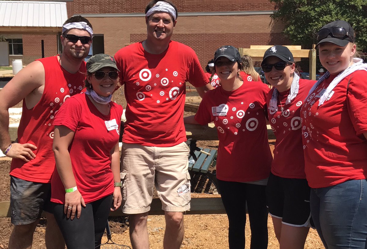 Hickory representing at The Garden Dig 😀🌿🔨<a href="/zern_roski/">Lindsay Zern Roski</a> @cmstemple1 <a href="/Lizzer_hef/">Liz Hefner</a>
