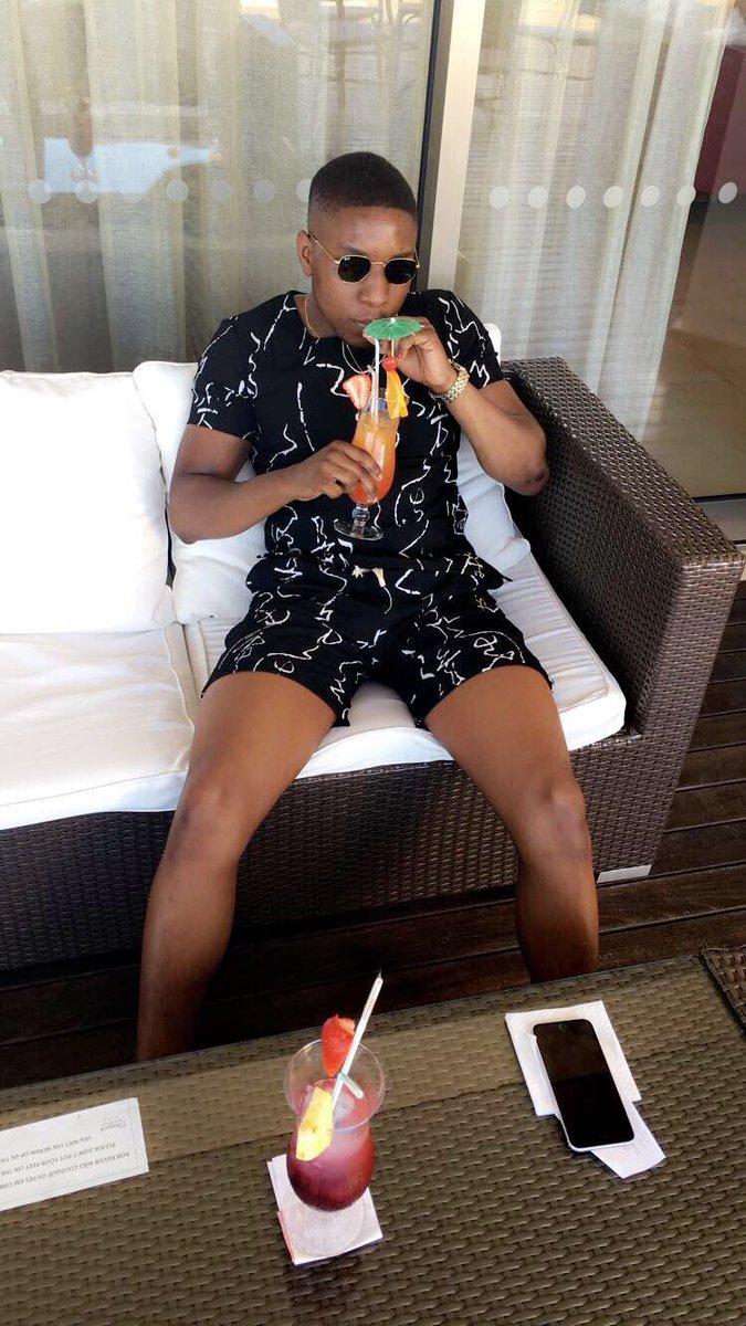 rickyswarve's tweet photo. Catch a flight, soak up the sun &amp; sip on cocktails. In that order⛱ https://t.co/H2v9gFxVC3