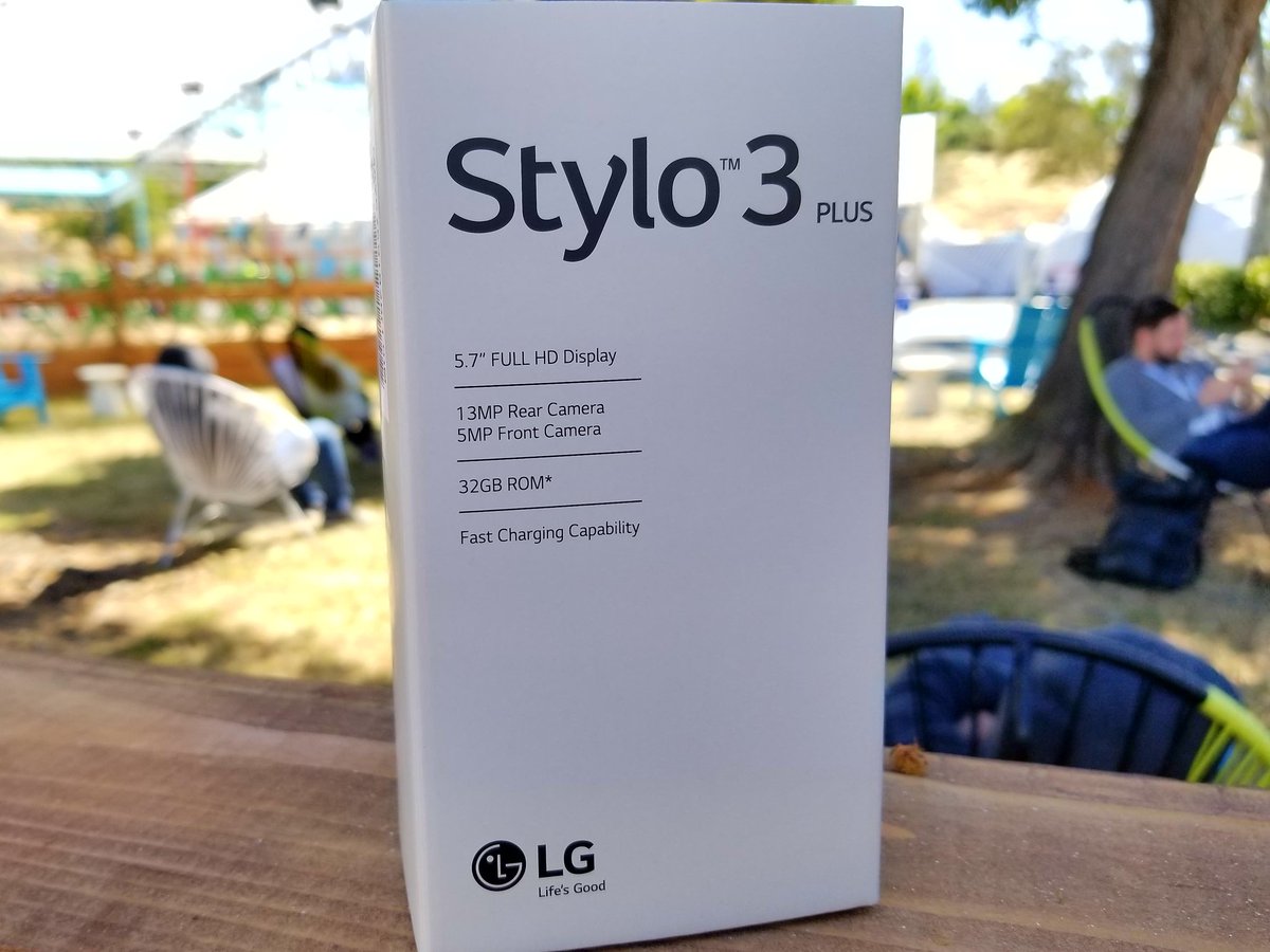 askdes's tweet photo. This week @TMobile launched the @LGUSAMobile #Stylo3Plus! I just left it's battery on the #io17 boardwalk - find it &amp; bring it to me to win! https://t.co/1zA7Io6tsl