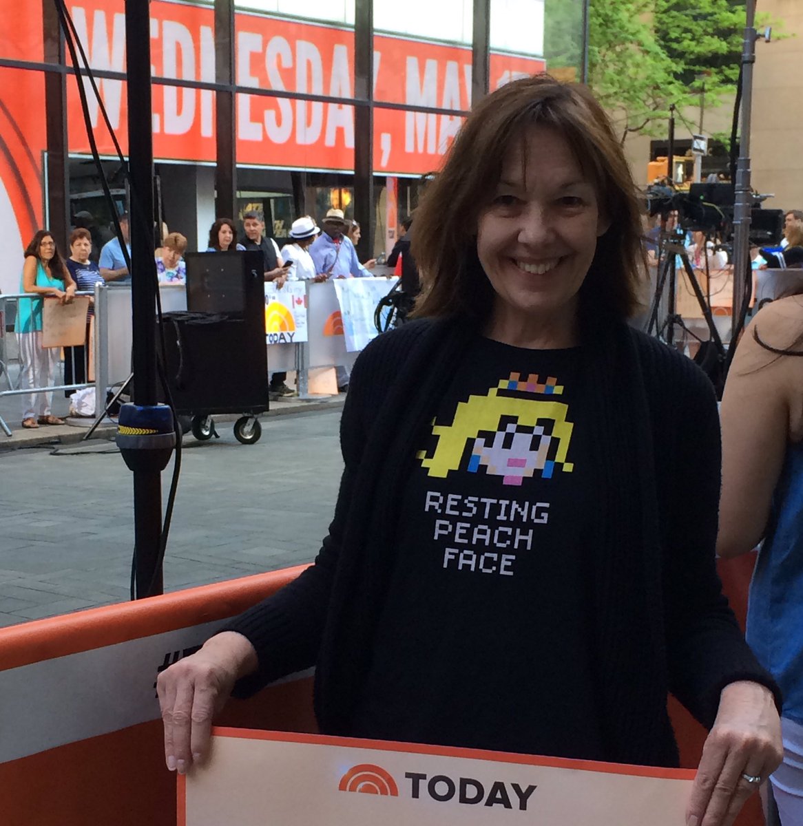 tgeekster's tweet photo. You can always pick out my wife in a crowd. #RestingPeachFace https://t.co/SvahmlTXC5
