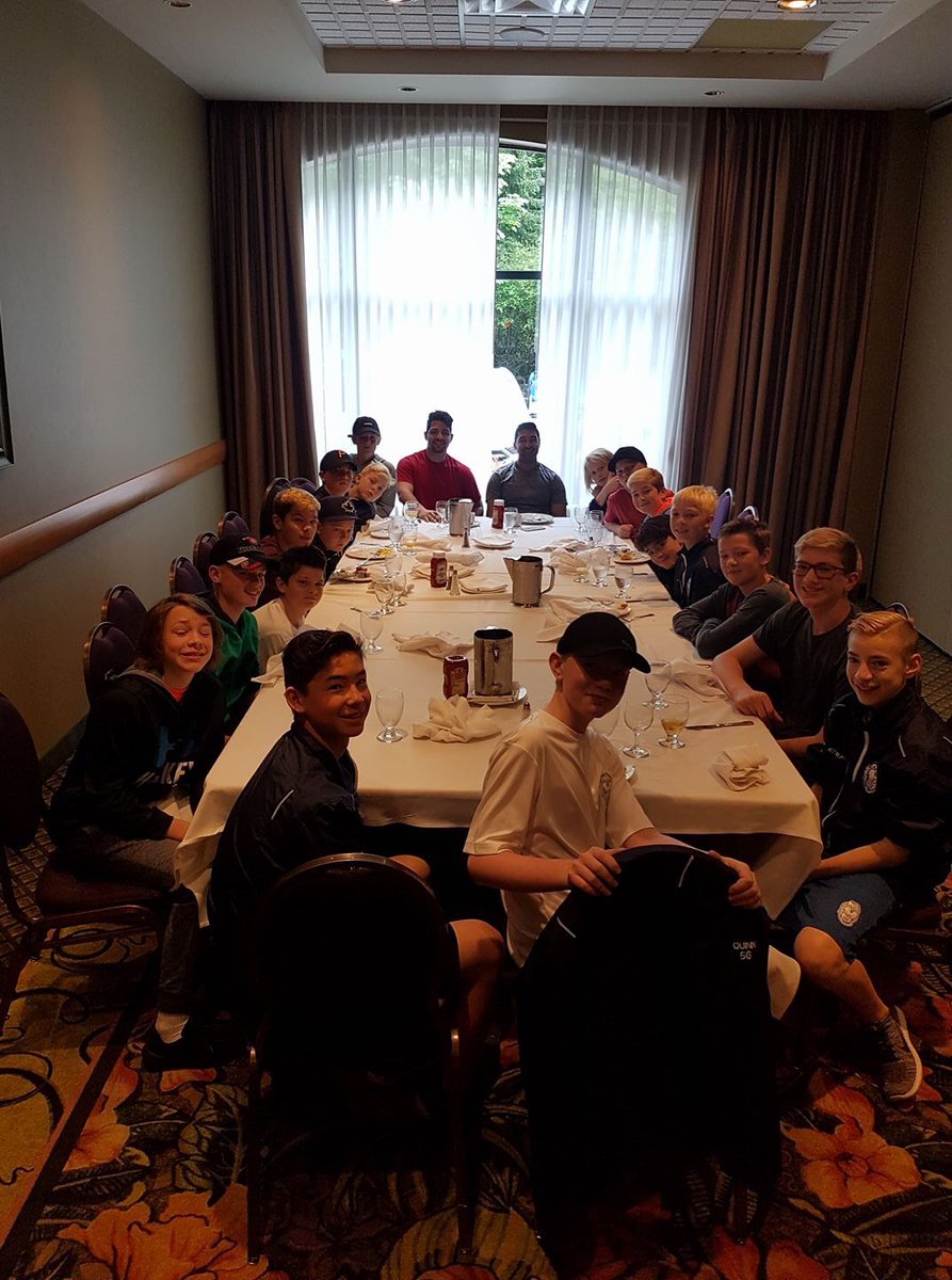 04knights's tweet photo. Team breakfast https://t.co/1eiaCfXQki
