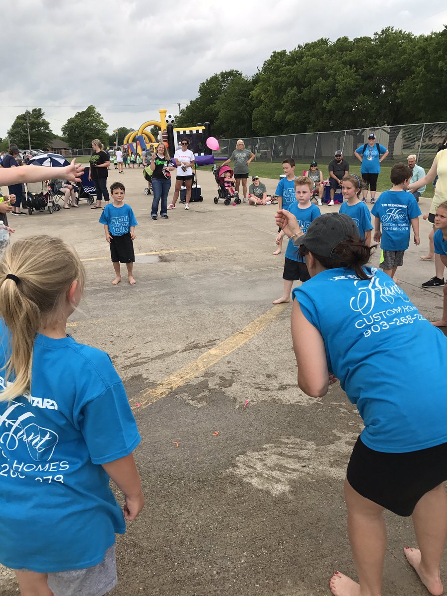 LeeFoxes's tweet photo. Afternoon of fun! Lee Field Day 2017 @LeeElementary1 @CaddoMillsISD https://t.co/87TtGsqgZf
