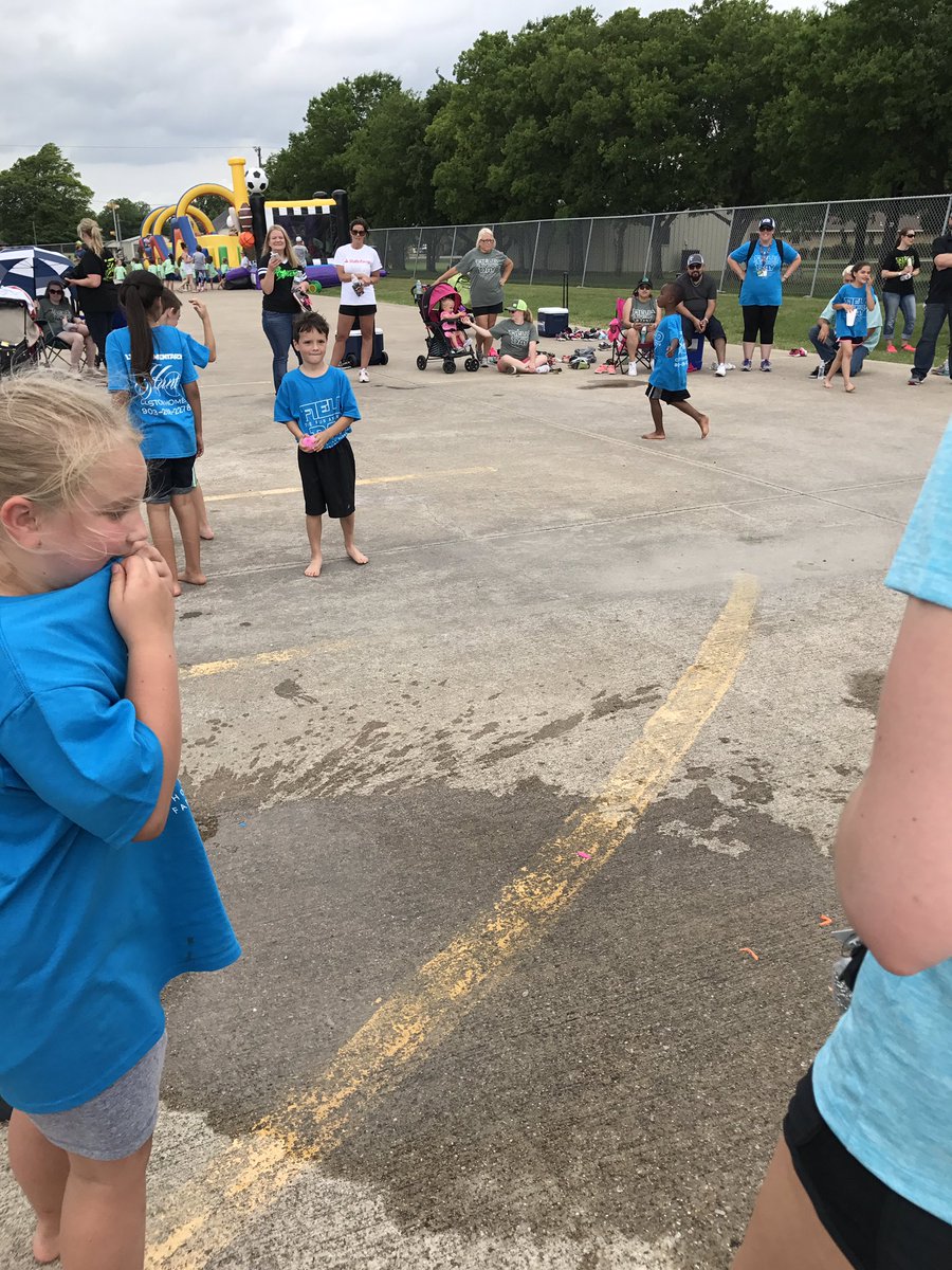 LeeFoxes's tweet photo. Afternoon of fun! Lee Field Day 2017 @LeeElementary1 @CaddoMillsISD https://t.co/87TtGsqgZf