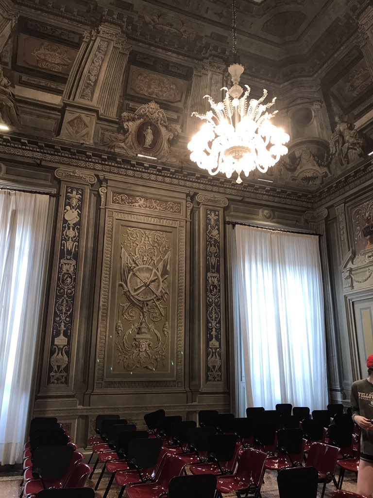 ashleyasever's tweet photo. New class name: Sensation & DECEPTION. Using knowledge of how much space something takes up on your retina makes 2D art look 3D! #SPVision https://t.co/gCjfC6U4fQ