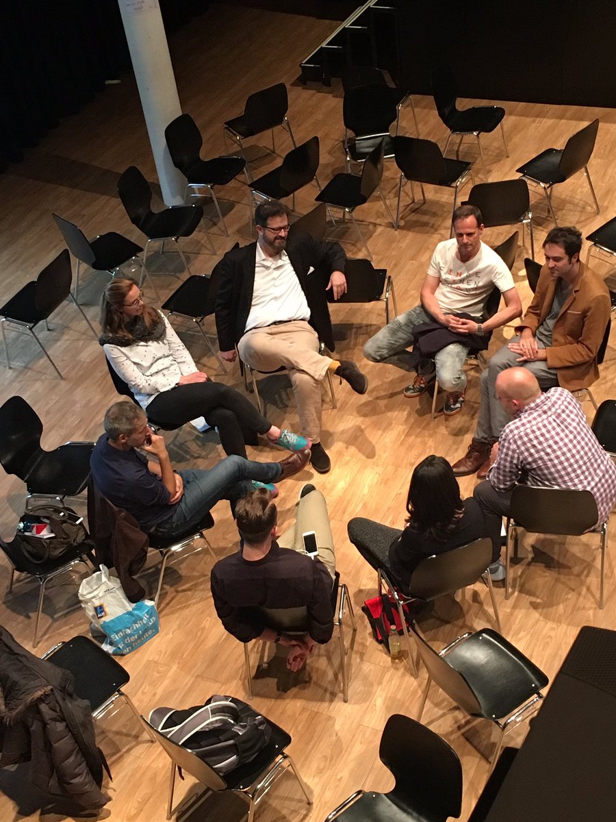 kaa_works's tweet photo. hier seht ihr unsere 6 slammer beim einchecken. und ja, ich habe den besten platz :D #interactionslam https://t.co/uDtcDWs4Av