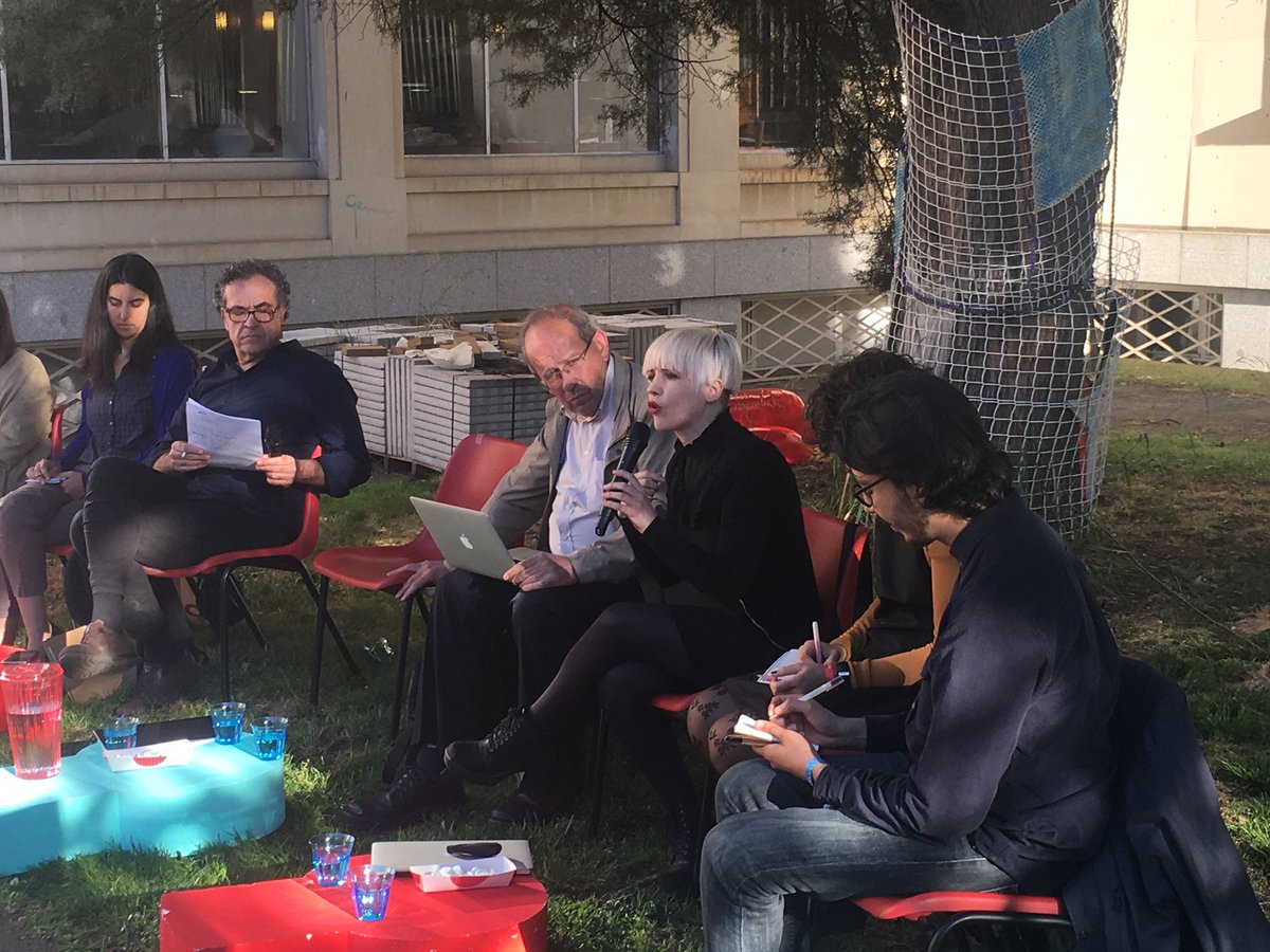Ahora <a href="/RemediosZafra/">Remedios Zafra</a> nos habla de la cultura-red y cómo ha modificado conceptos como privacidad, producción, habitar, visibilidad #COCA17