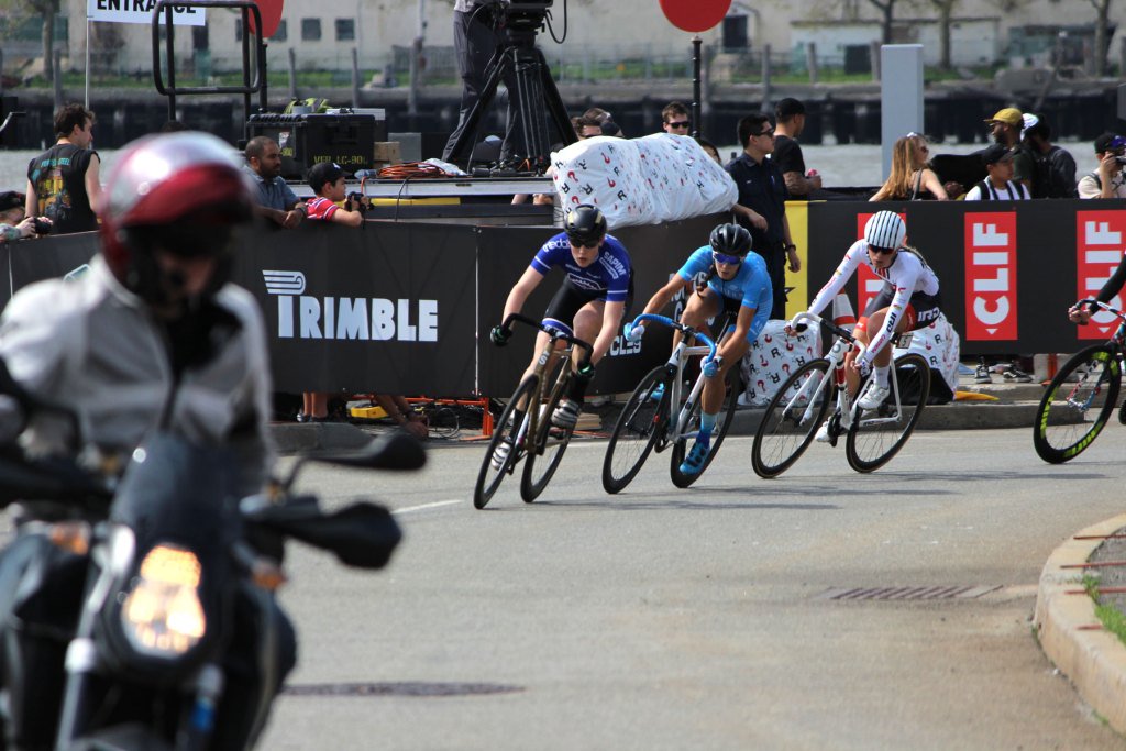 engine__11's tweet photo. Red Hook Crit Day 3 2/2 Qualifiers https://t.co/yPupjMC4Cm https://t.co/sG0HwLnPTH
