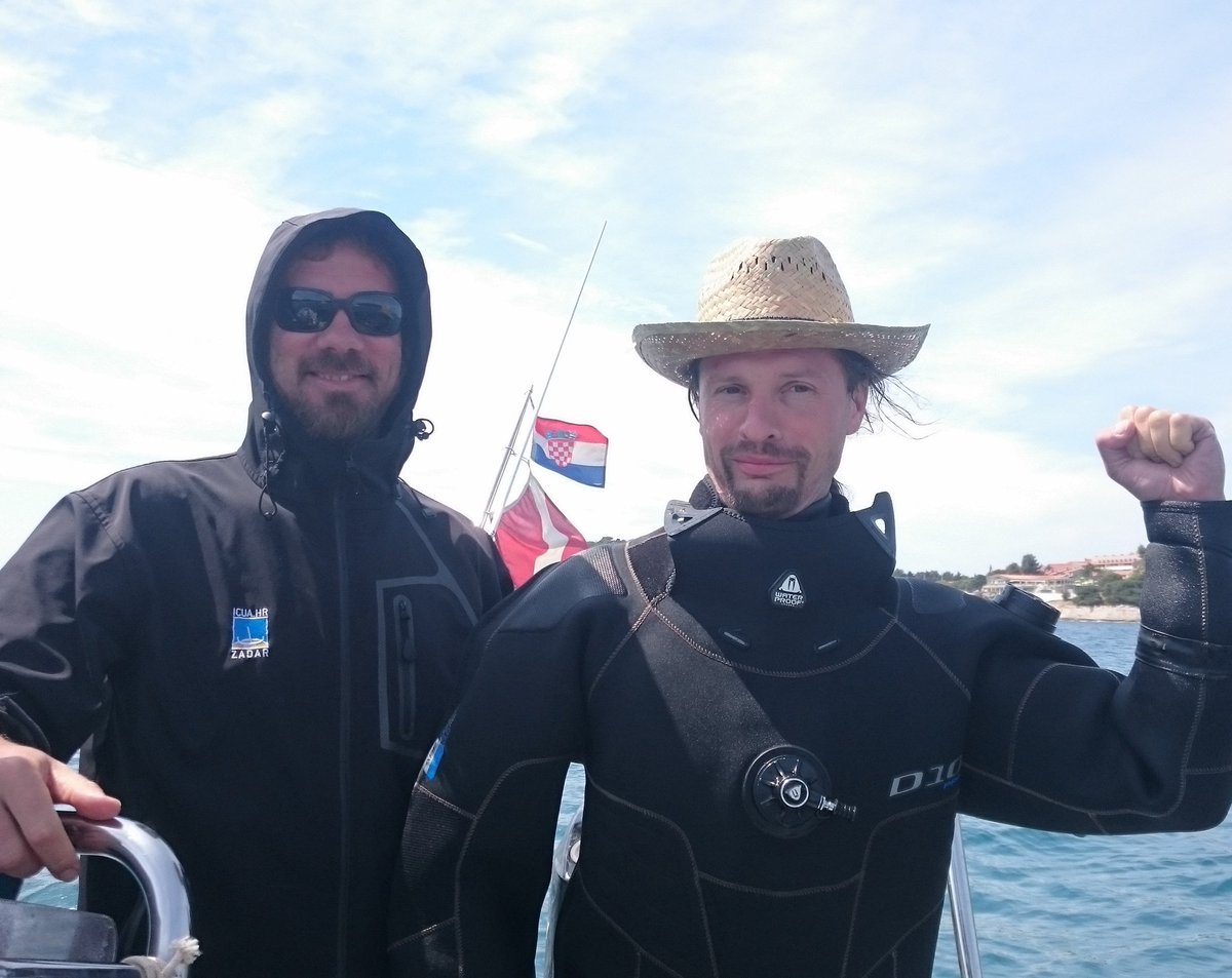 ICUA_Hr's tweet photo. Roman Scholz came out of sea and told that 600th find was documented!  🙌 😎 #Veruda #shipwreck #600 #diving #archaeology 🦀 https://t.co/jpoEDbSNJA