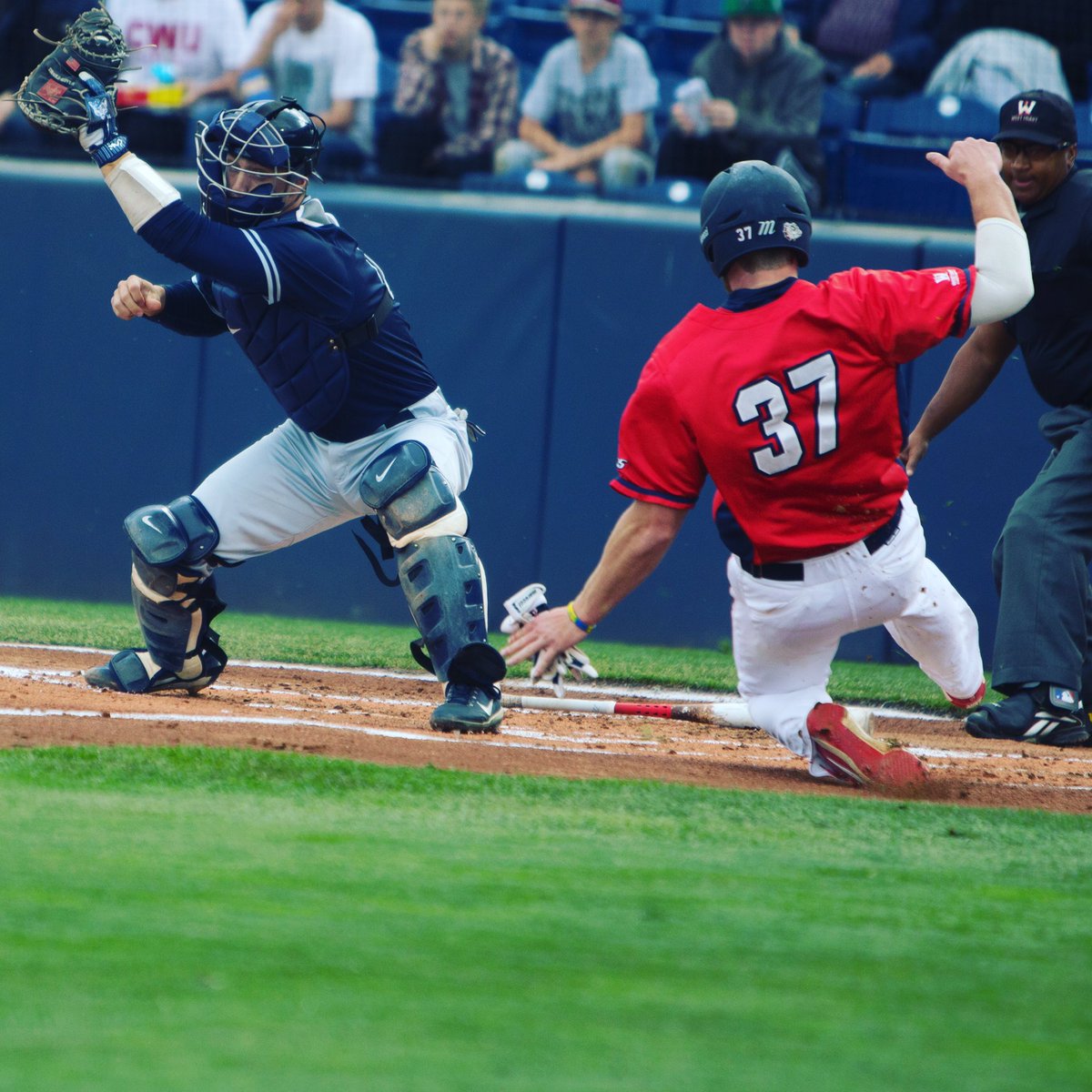 ZagRewards's tweet photo. Sliding into the weekend like...

@GonzagaBaseball vs. BYU | tonight at 6️⃣pm | $1 🍕slices https://t.co/TWOVwQibys