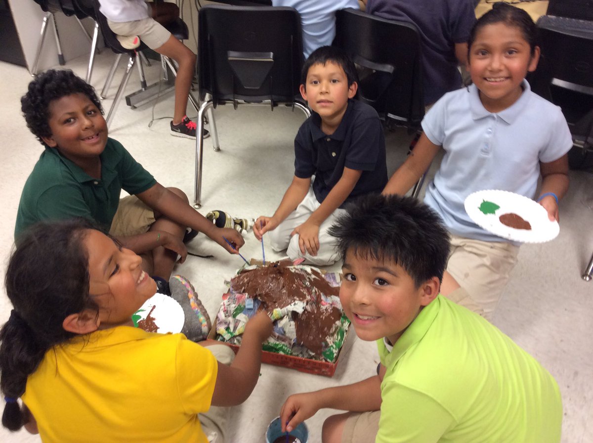 grade2pse's tweet photo. Painting our volcanoes! #ccpssuccess #sciencefair #stemnight @ParksideProud https://t.co/AkP3UP3cWu