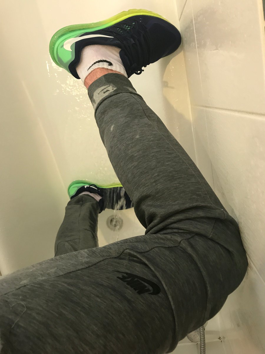 harryh233's tweet photo. Soaked Nike techfleece and air max 2015 trainers :P https://t.co/o0ITs8IUJw