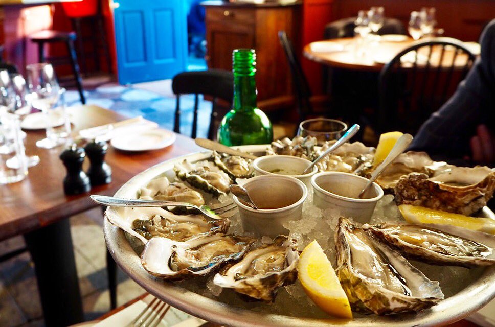 Still time to get some sexy half price oysters mate 👊🏼 shucking them cheap til 7:30 👌🏼