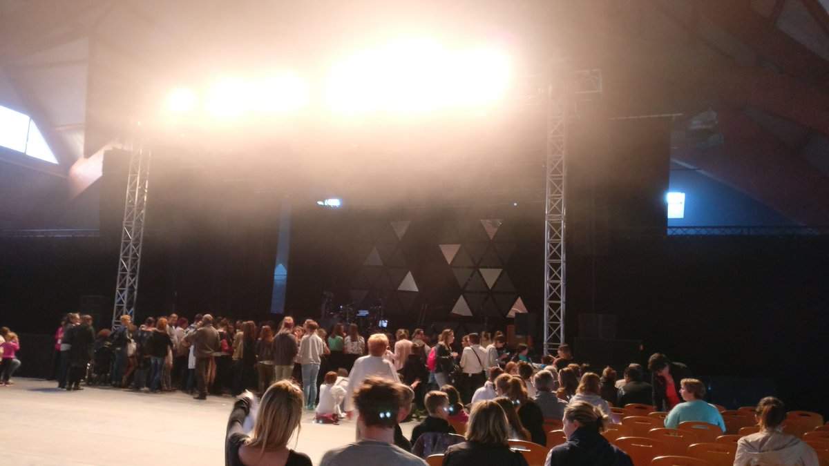 pyb_38's tweet image. En attendant @Amir_Off au 21ème  #PrintempsDePérouges !