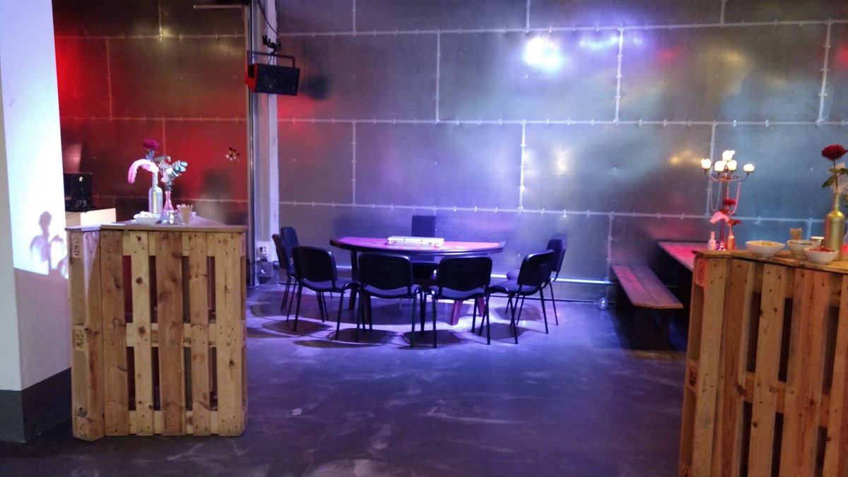 Thuiswedstrijd vandaag. Lekker mensen blut spelen in <a href="/puddingfabriek/">Pudding Locaties</a>.