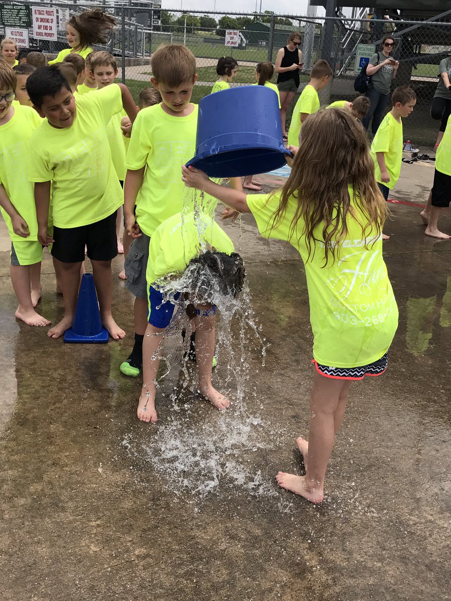 LeeFoxes's tweet photo. Afternoon of fun! Lee Field Day 2017 @LeeElementary1 @CaddoMillsISD https://t.co/4CM1UOjQA0