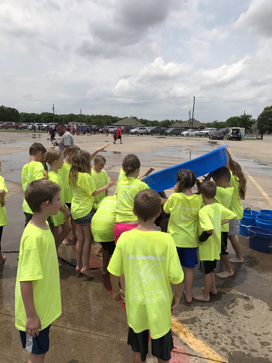 LeeFoxes's tweet photo. Afternoon of fun! Lee Field Day 2017 @LeeElementary1 @CaddoMillsISD https://t.co/4CM1UOjQA0