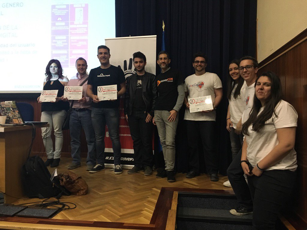 X1RedMasSegura's tweet photo. Premios #rompiendobrechas 2017 para @hackandkids @HackSolidario @Honey_SEC @Ideorama #hackingschool enhorabuena!! https://t.co/BJogYe5Ybo