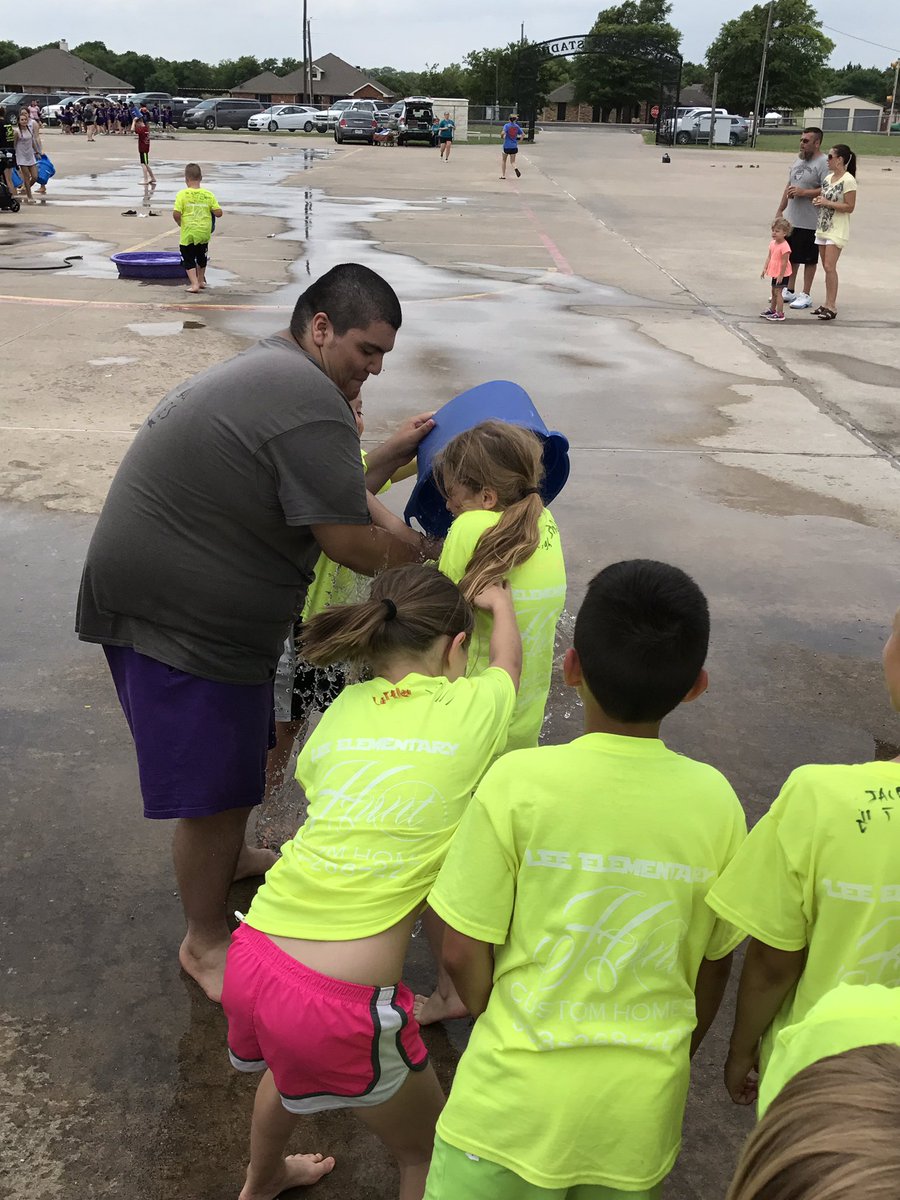 LeeFoxes's tweet photo. Afternoon of fun! Lee Field Day 2017 @LeeElementary1 @CaddoMillsISD https://t.co/aOcenJh7zG