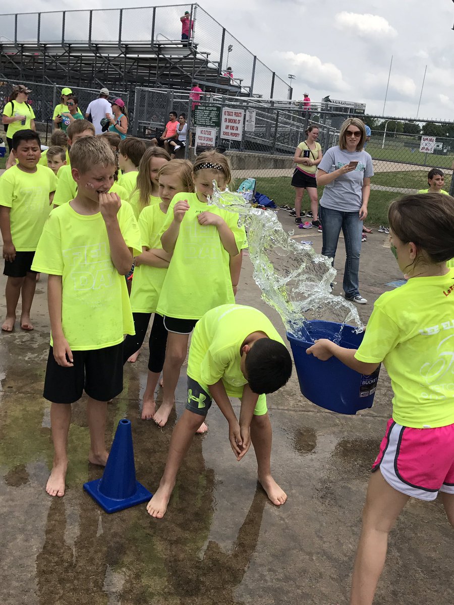 LeeFoxes's tweet photo. Afternoon of fun! Lee Field Day 2017 @LeeElementary1 @CaddoMillsISD https://t.co/i9QmOqtNAm